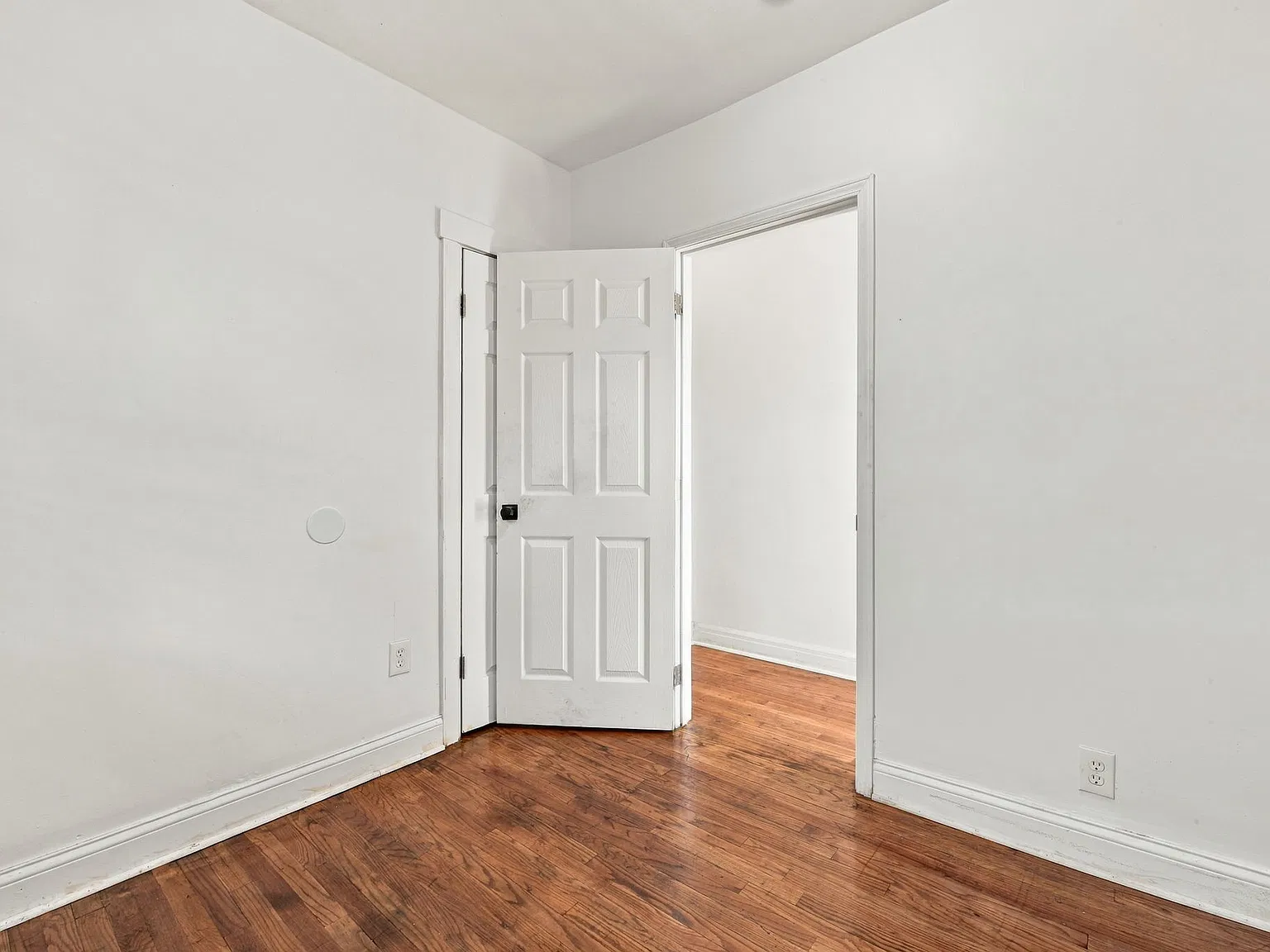 2 bed, 700 sqft, $1,200 — Photo 3