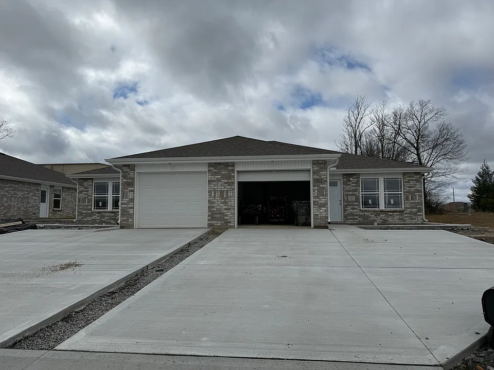 1098 Pebblecreek Dr