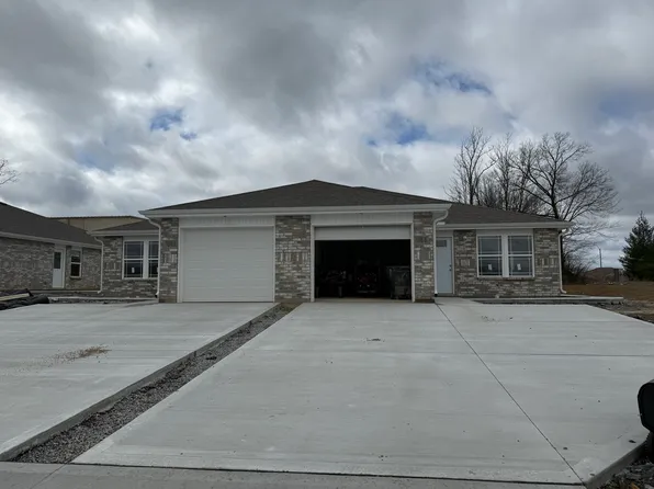 1098 Pebblecreek Dr, Warrensburg, MO 64093