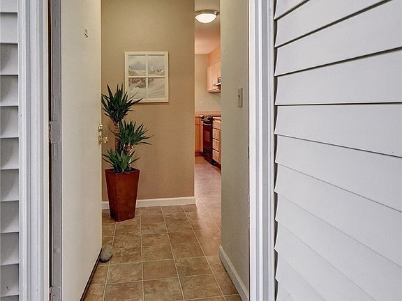 5th image of 20301 19th Ave NE APT 401
