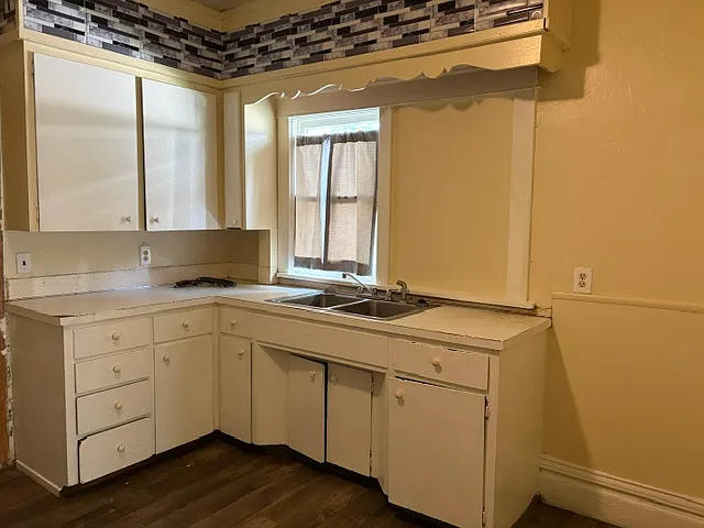 414 Randall Street - * — Photo 4