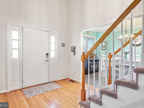 2nd image of 10108 Colechester St