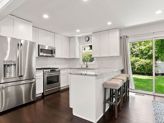 3 Halock Dr Greenwich CT 06831-print-020-021-017-4200x2800-300dpi.jpg