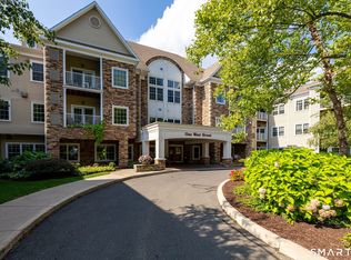 Hopmeadow Place, Simsbury, CT 06070