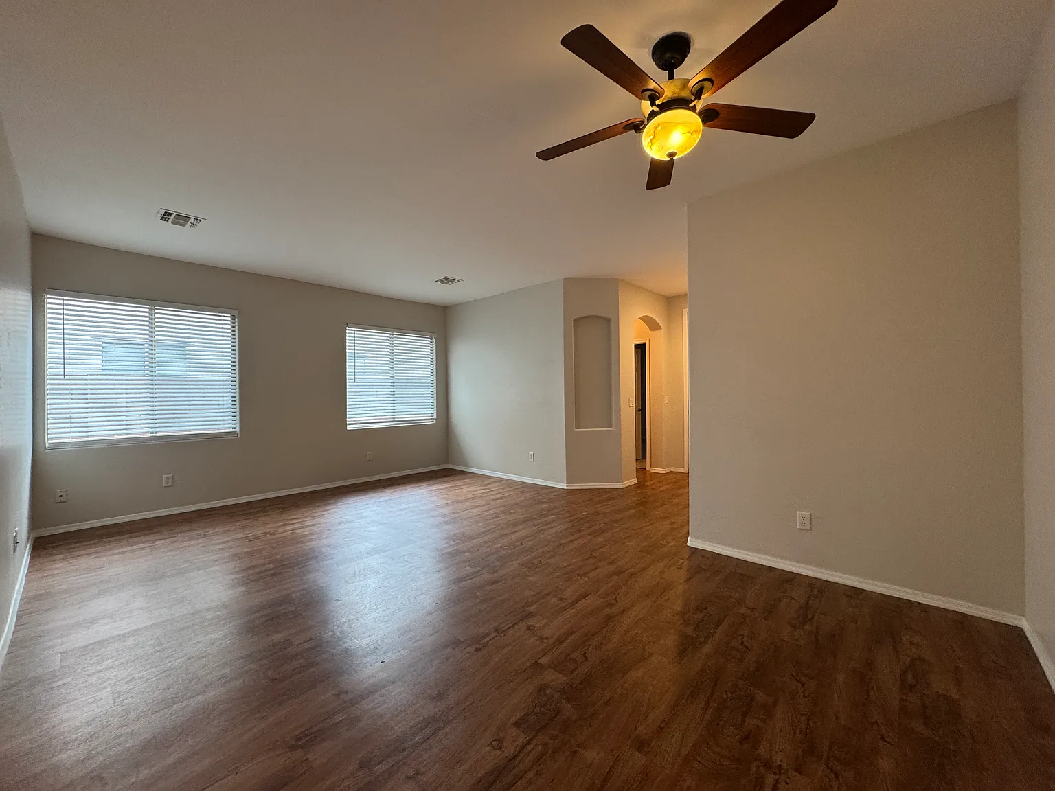 4 bed, 1889 sqft, $2,295 — Photo 2