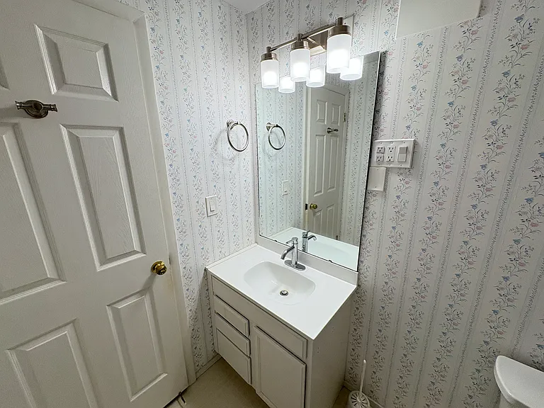 428 N 1200 E — Photo 57