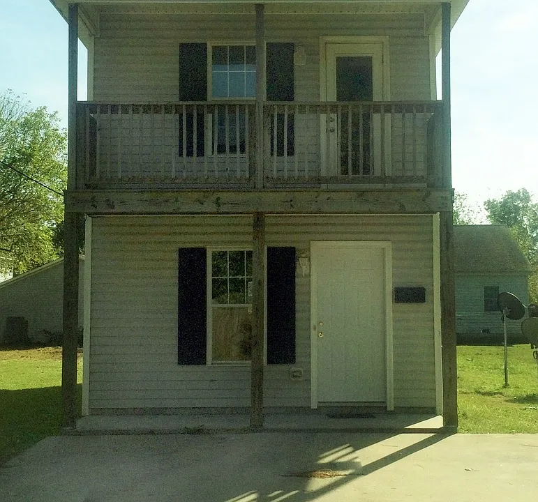 407 Dunstan Ln