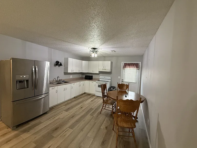 120 S Rose St — Photo 2