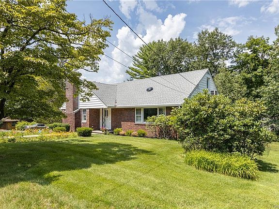 3rd image of 18 Hillside Ct
