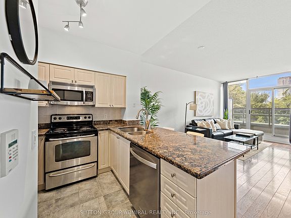 4th image of 51 Lower Simcoe St #210