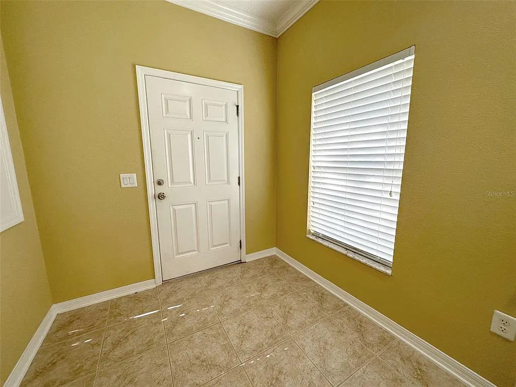 3 bed, 2.5 bath, 1656 sqft, $1,950 — Photo 2