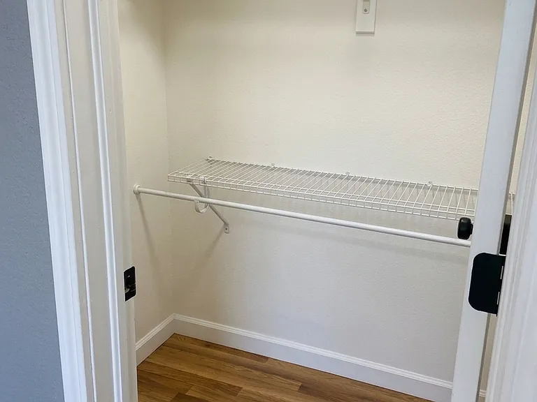 116 S Fraser Ct — Photo 2