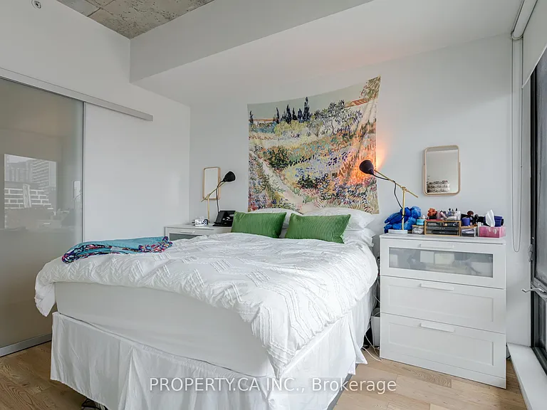 560 King St W #1111 — Photo 6