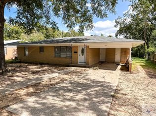 417 M St, De Kalb, TX 75559