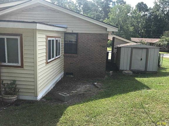 4th image of 1102 Essex Pl