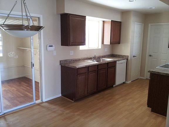 3rd image of 11027 W Cinnebar Ave