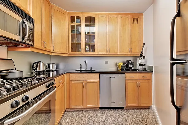 Rented by City Connections Realty | media 5