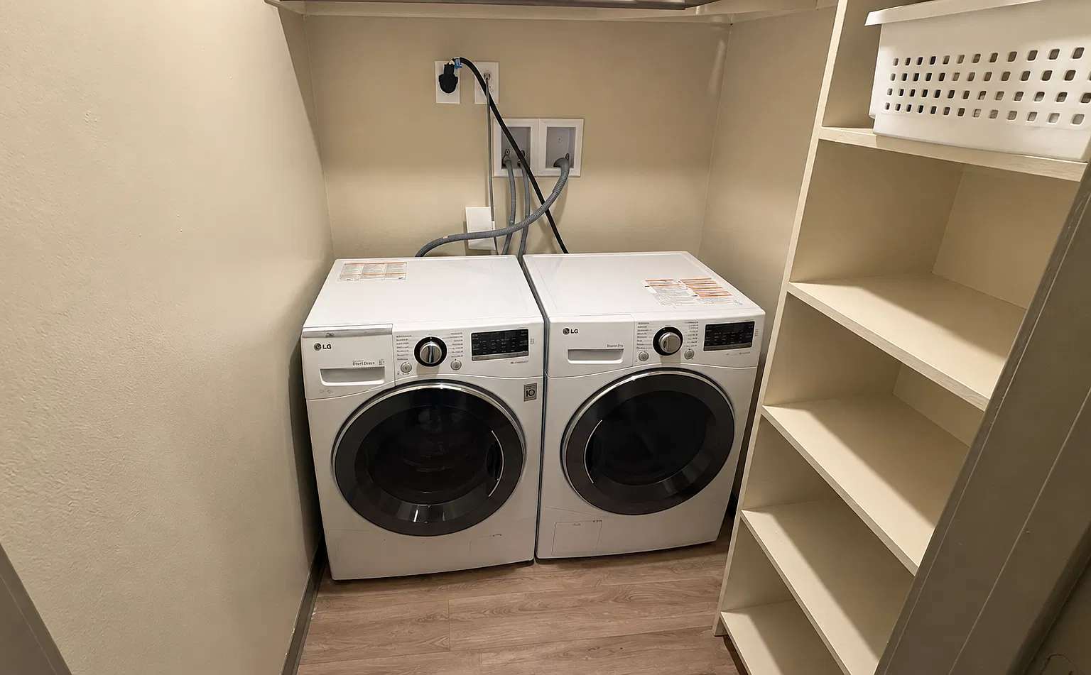 2 bed, 1.5 bath, $915 — Photo 4