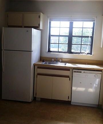 3rd image of 1321 SE Belcrest Street