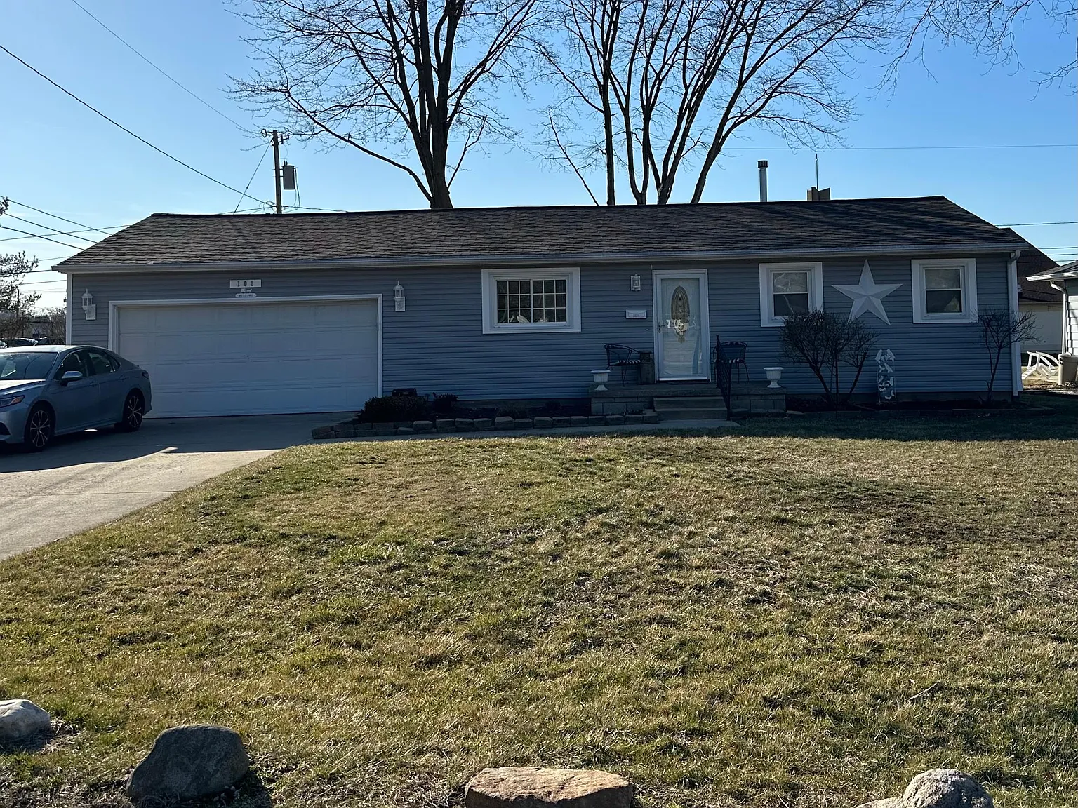 3 bed, 1.5 bath, 988 sqft, $1,700 — Photo 2