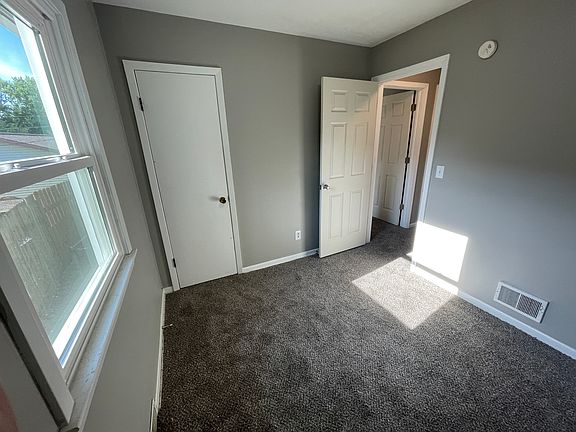 4th image of 3725 Hartman Ave
