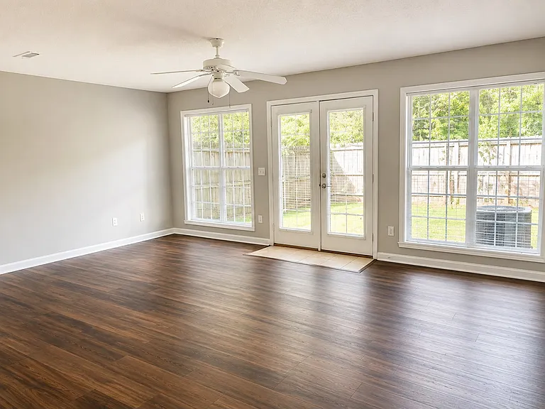 111 N Springview Dr — Photo 5
