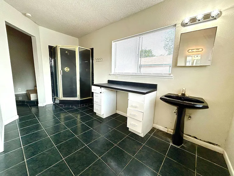 4631 Argonne Dr #4 — Photo 7