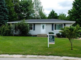 5424 Easthill Ct NE, Comstock Park, MI 49321