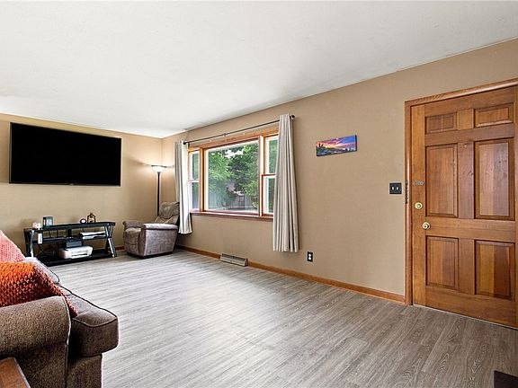3rd image of 505 Ashby Dr