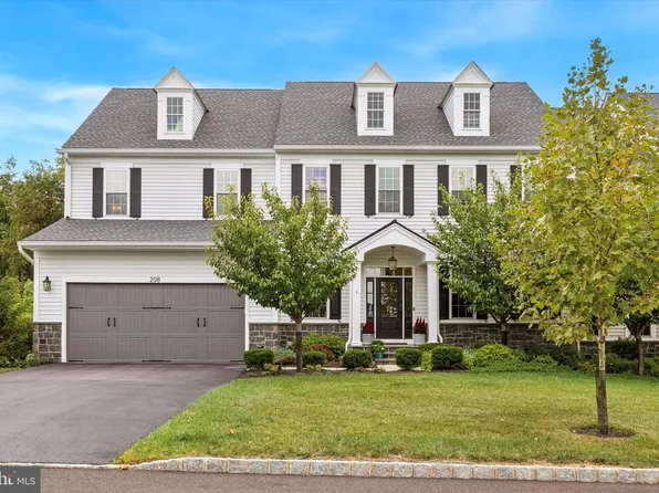 208 Manor Rd, Lafayette Hill, PA 19444