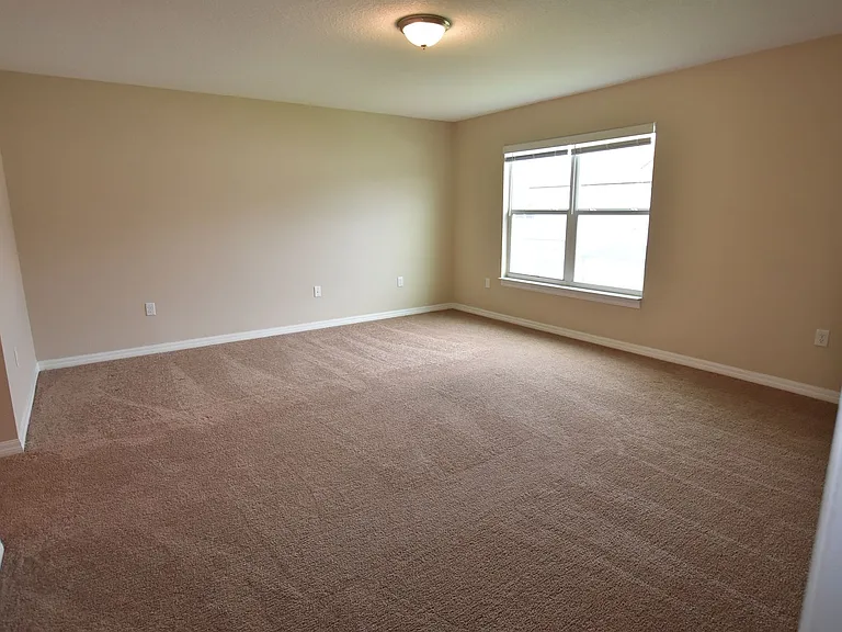 527 Bristol Cir — Photo 14