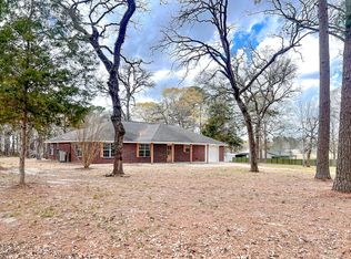 10 Oak Creek Dr, Huntsville, TX 77340