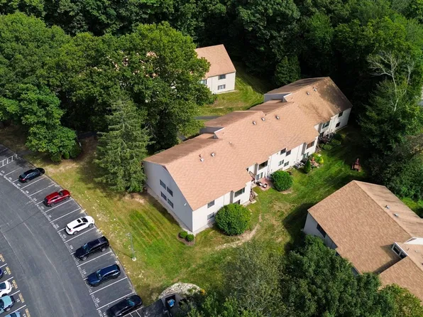 9 Thayer Pond Dr #8, Oxford, MA 01540