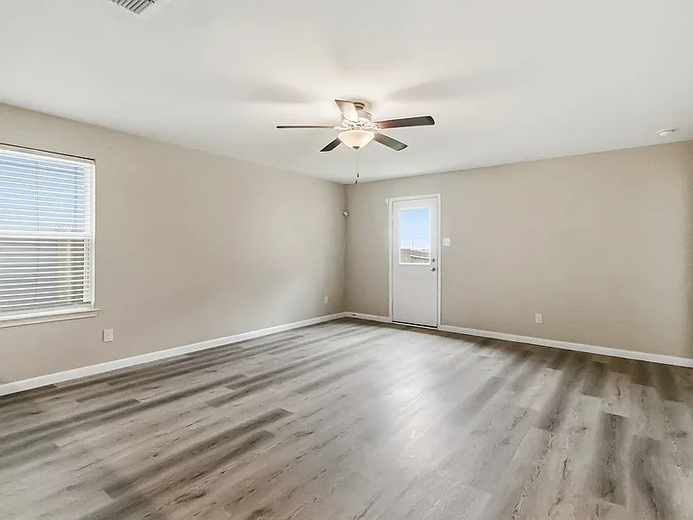 15027 Harbor Lndg — Photo 17
