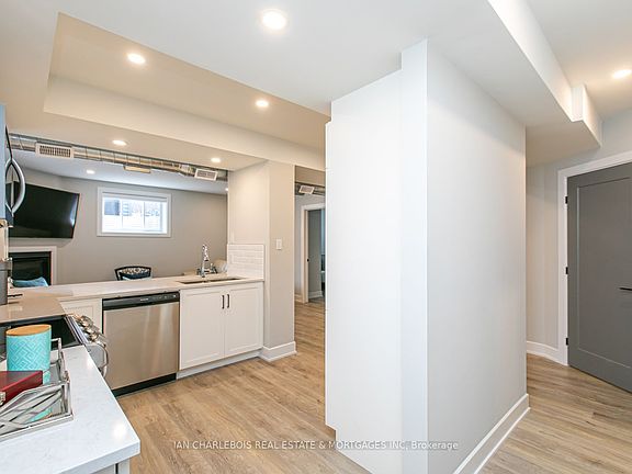 3rd image of 820 Smyth Rd #B