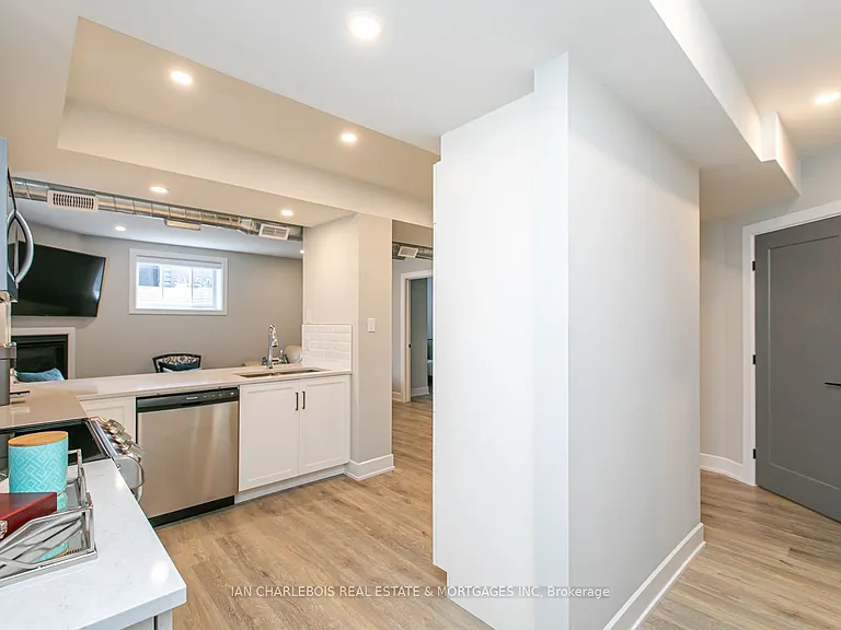820 Smyth Rd #B — Photo 3