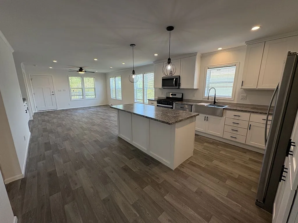 3 bed, 2.0 bath, 1502 sqft, $1,999 — Photo 4