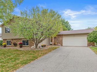 4629 Kingsbury Dr, Eagan, MN 55122