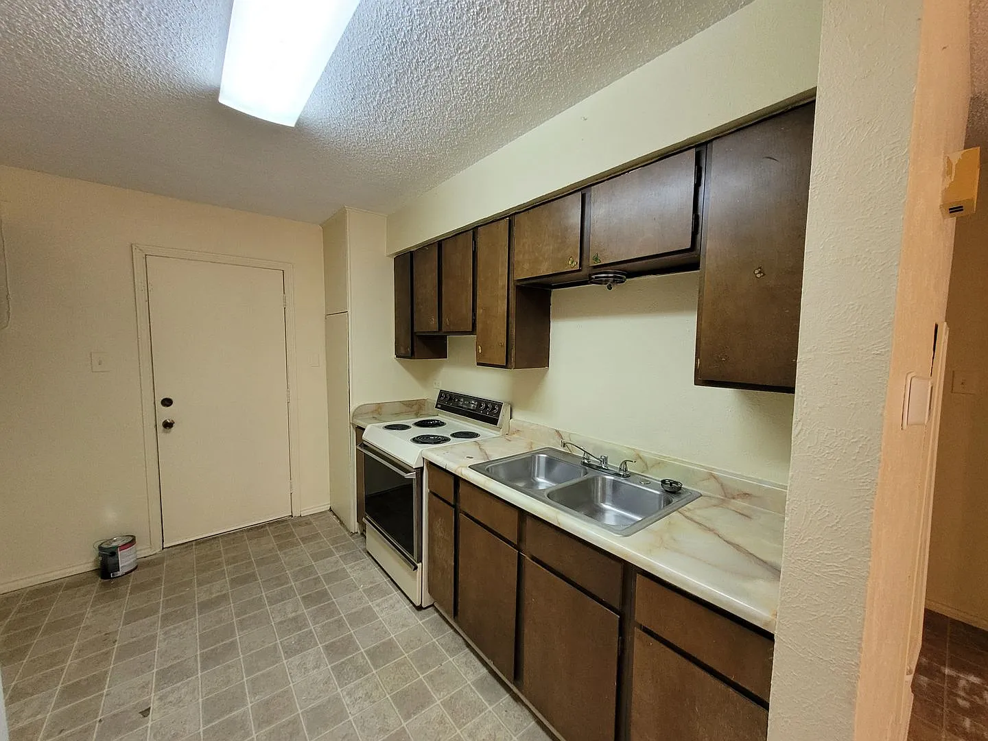 613 Maurice St Apt A-B — Photo 3