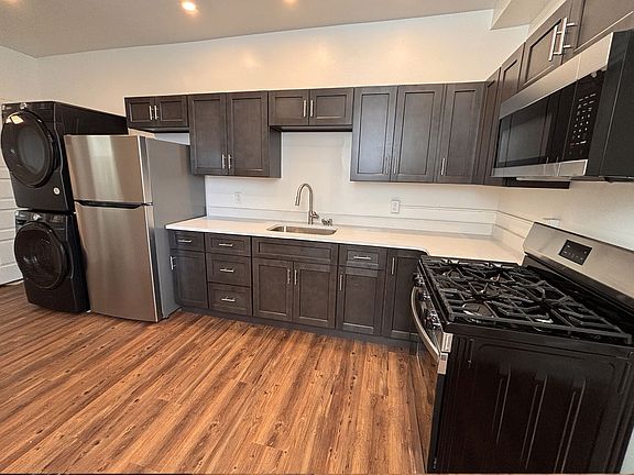 2nd image of 1028 W King St APT 1