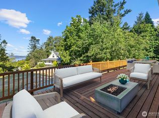 290 Parkside Dr, Camano Island, WA 98282