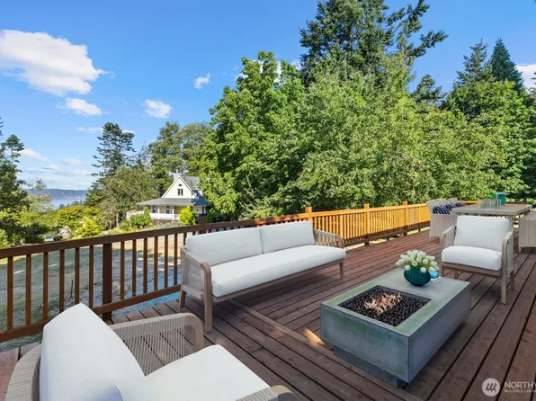 290 Parkside Drive, Camano Island, WA 98282