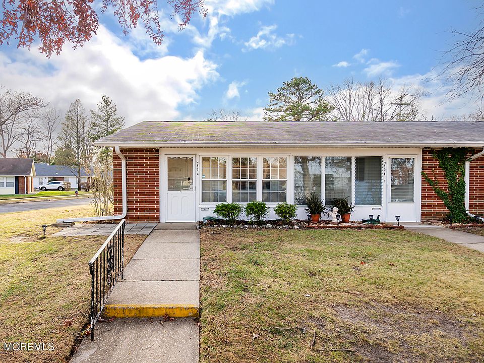 1st image of 318A Coventry Court