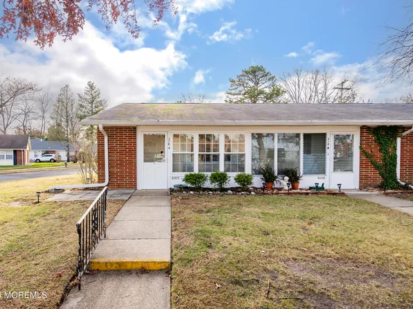 318A Coventry Court, Lakewood, NJ 08701