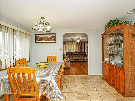 3rd image of 149 N Evergreen Dr