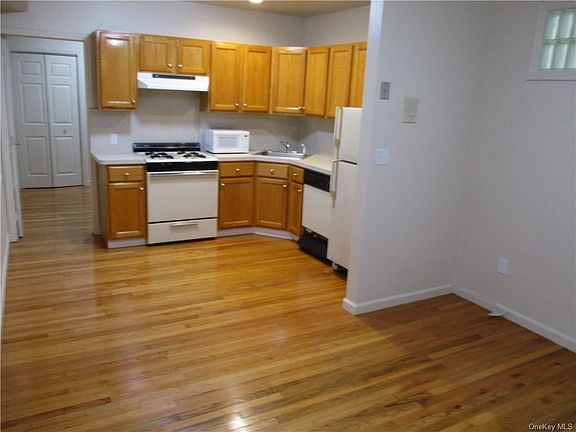 2nd image of 113 Main St APT 2N