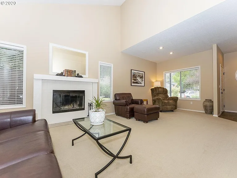 98 Kingsgate Rd — Photo 3