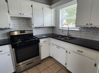 2 bedroom, 1 bathroom apartment with granite countertops next to UCO campus, Edmond, OK 73034