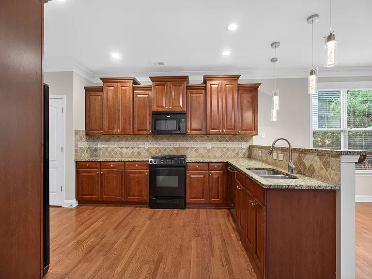 2935 Whitfield Ave — Photo 12