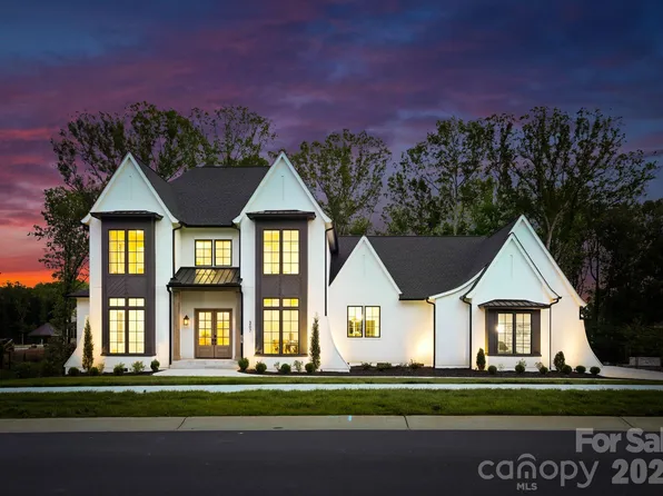 207 Sugar Maple Ln, Matthews, NC 28104